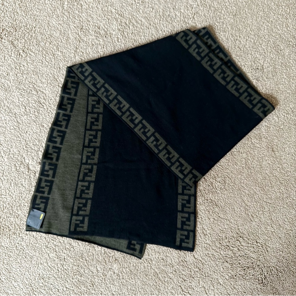 Authentic Fendi unisex pure wool black green double sided Scarf
